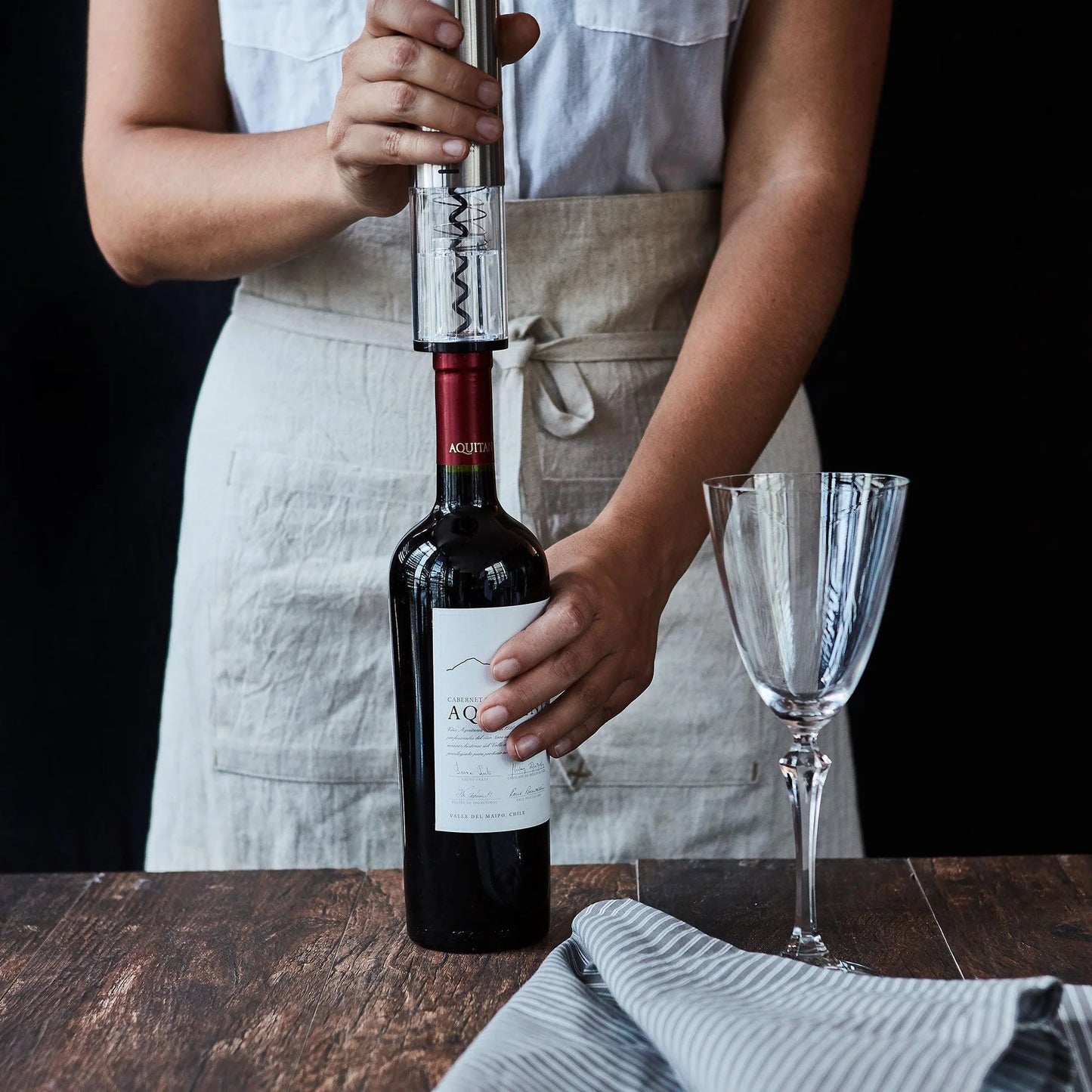 DESTAPADOR DE VINOS AUTOMÁTICO JUEGO DE 4 PIEZAS - SACA CORCHOS, DESTAPADOR, DISPENSADOR Y SELLADOR.